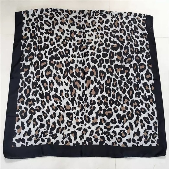 New! Large Animal Print Scarf - Picture 6 of 11